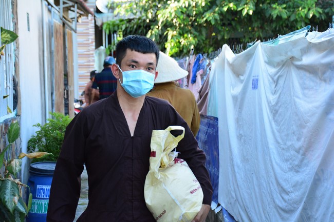Continuing to support people in need in the Covid-19 pandemic of Hoang Phap Pagoda (series 2)